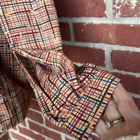 EUC Vintage HALSTON III polyester blouse. Button down with tie at neck. Size 10 - Picture 5 of 10